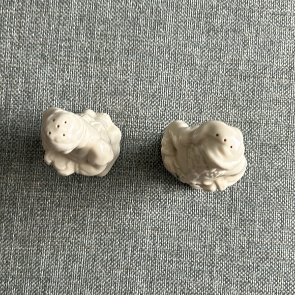 Lenox Holiday Santa and Mrs. Claus Salt And Pepper Set Christmas - Picture 9 of 9